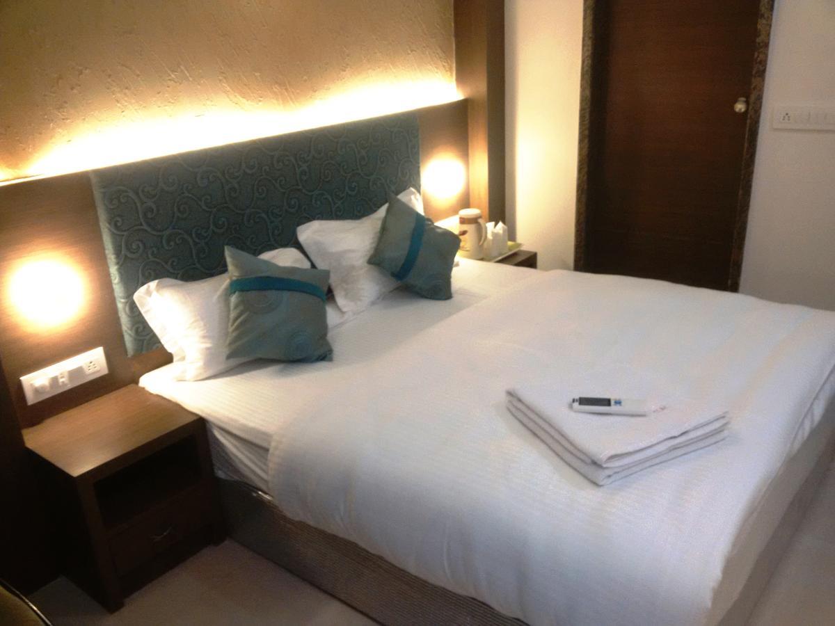 אויאיין Hotel Chandragupta מראה חיצוני תמונה