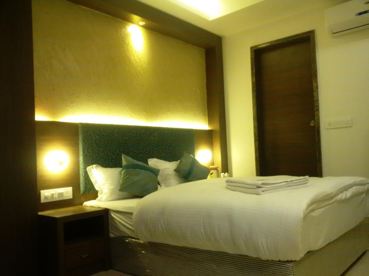 אויאיין Hotel Chandragupta מראה חיצוני תמונה