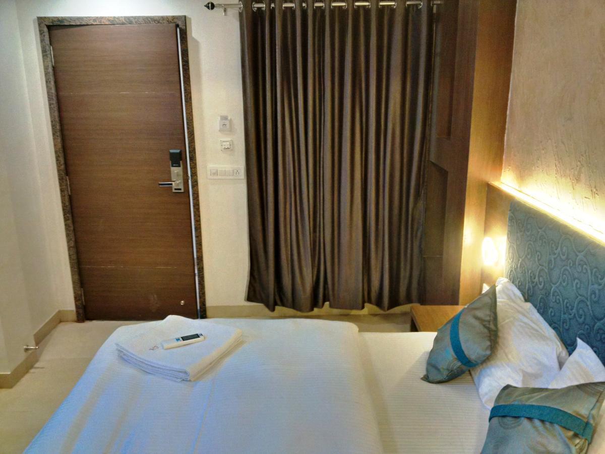 אויאיין Hotel Chandragupta מראה חיצוני תמונה