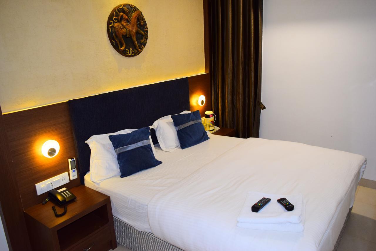 אויאיין Hotel Chandragupta מראה חיצוני תמונה