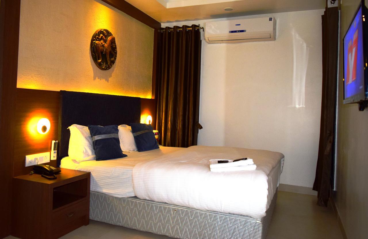 אויאיין Hotel Chandragupta מראה חיצוני תמונה
