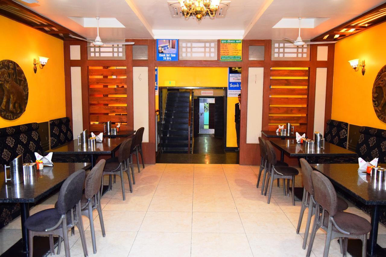 אויאיין Hotel Chandragupta מראה חיצוני תמונה