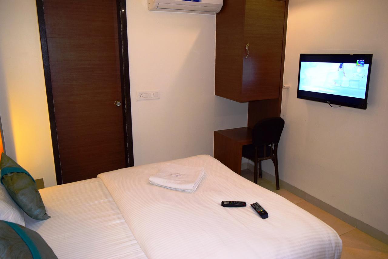 אויאיין Hotel Chandragupta מראה חיצוני תמונה