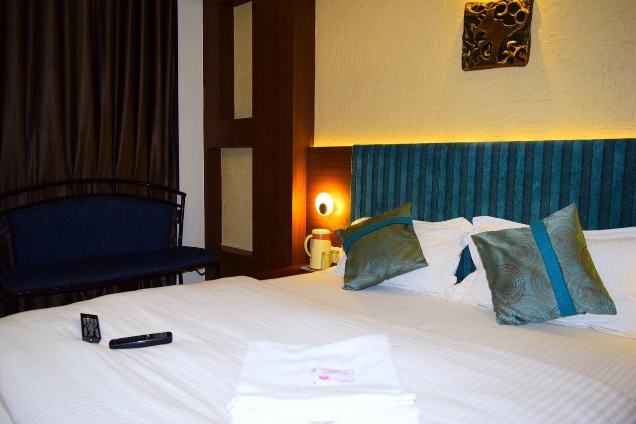 אויאיין Hotel Chandragupta מראה חיצוני תמונה