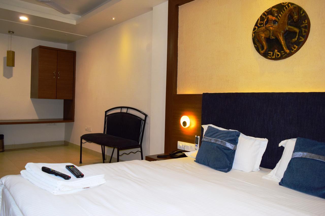 אויאיין Hotel Chandragupta מראה חיצוני תמונה