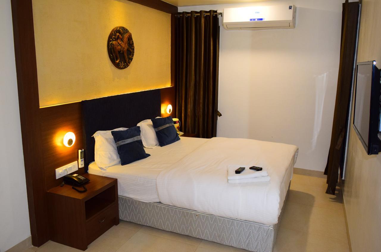 אויאיין Hotel Chandragupta מראה חיצוני תמונה