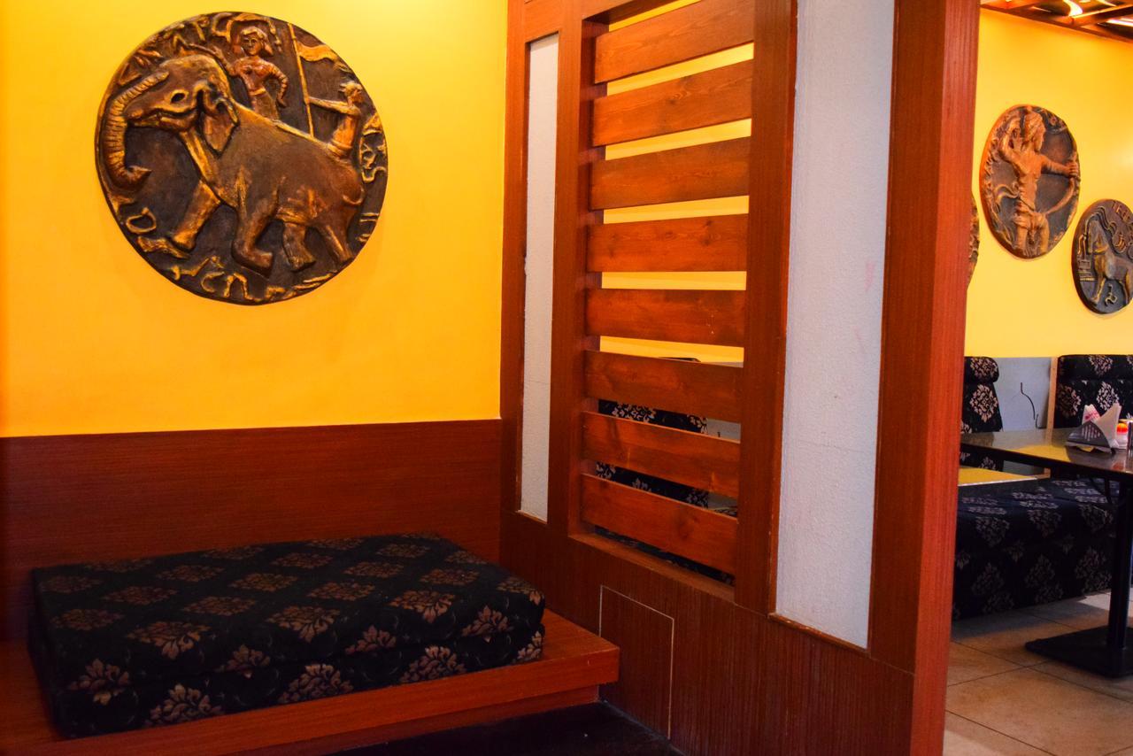 אויאיין Hotel Chandragupta מראה חיצוני תמונה